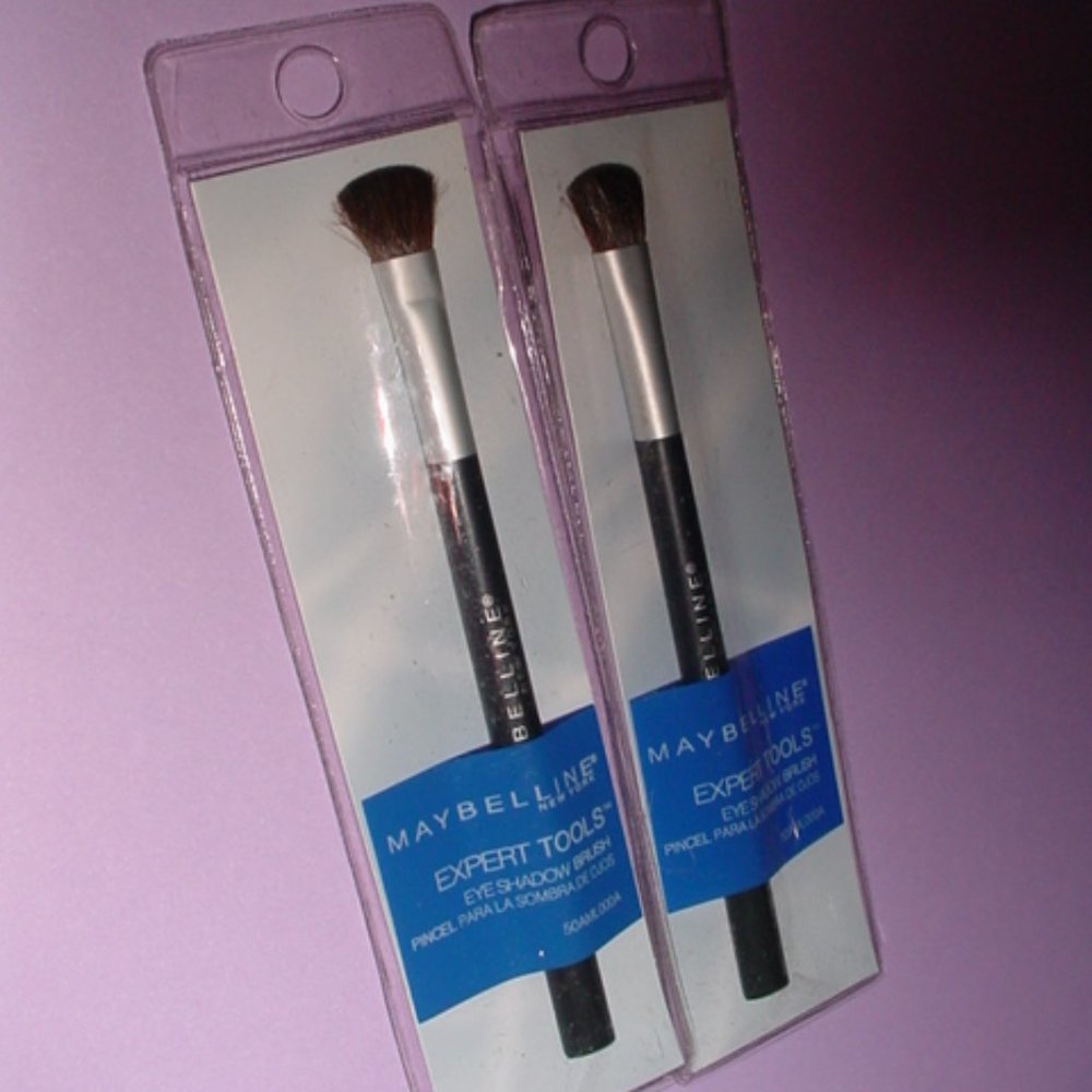 MAYBELLINE NIB Expert Tools Eyeshadow Brush x2